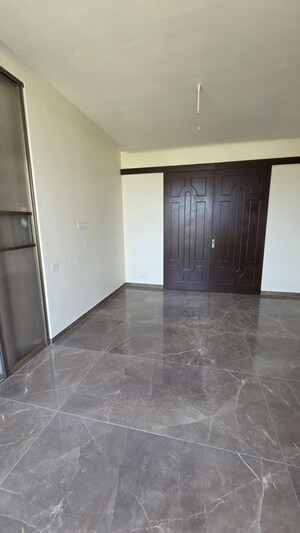 Room in 5 BHK Apartment at Motia Aerogreens, Dyalpur – for Sale