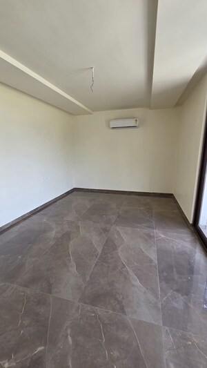 Room in 5 BHK Apartment at Motia Aerogreens, Dyalpur – for Sale