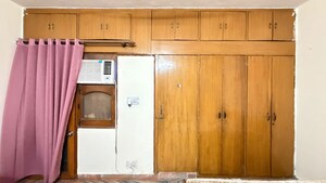 Furnished Amenities in 3.5 BHK Apartment at Sarita Vihar – for Rent