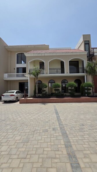 5 BHK +  225 Sq.Yd. Villa in Motia Aerogreens