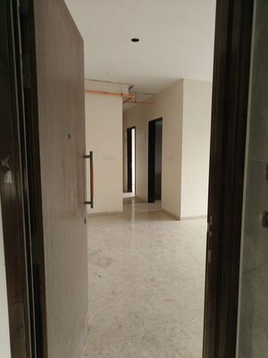 Room in 2 BHK Apartment at Sheth 72 West, Andheri West – for Rent