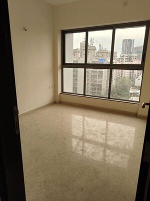 Room in 2 BHK Apartment at Sheth 72 West, Andheri West – for Rent