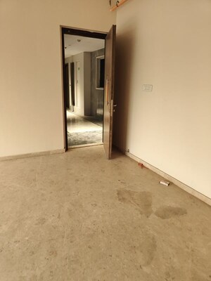 Room in 2 BHK Apartment at Sheth 72 West, Andheri West – for Rent