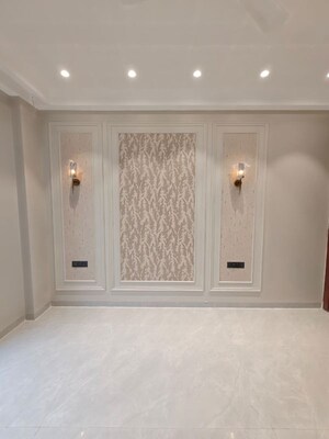 Room in 4 BHK Builder Floor at Auram Floor, South City 2 – for Sale