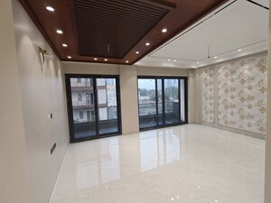 Room in 4 BHK Builder Floor at Auram Floor, South City 2 – for Sale