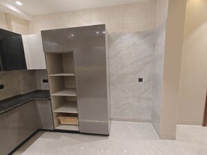 Furnished Amenities in 4 BHK Builder Floor at Auram Floor, South City 2 – for Sale