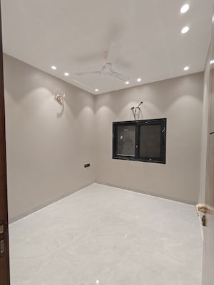 Room in 3 BHK Builder Floor at BPTP Astaire Garden-Monet Floors, Sector 70a – for Sale