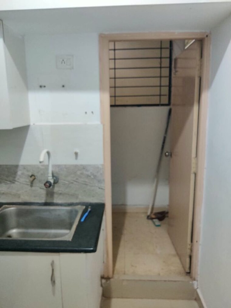 Bathroom, pragathi-royale-ii 1 Bedroom 630 Sq.Ft. Apartment In Electronic City Bangalore 10719849