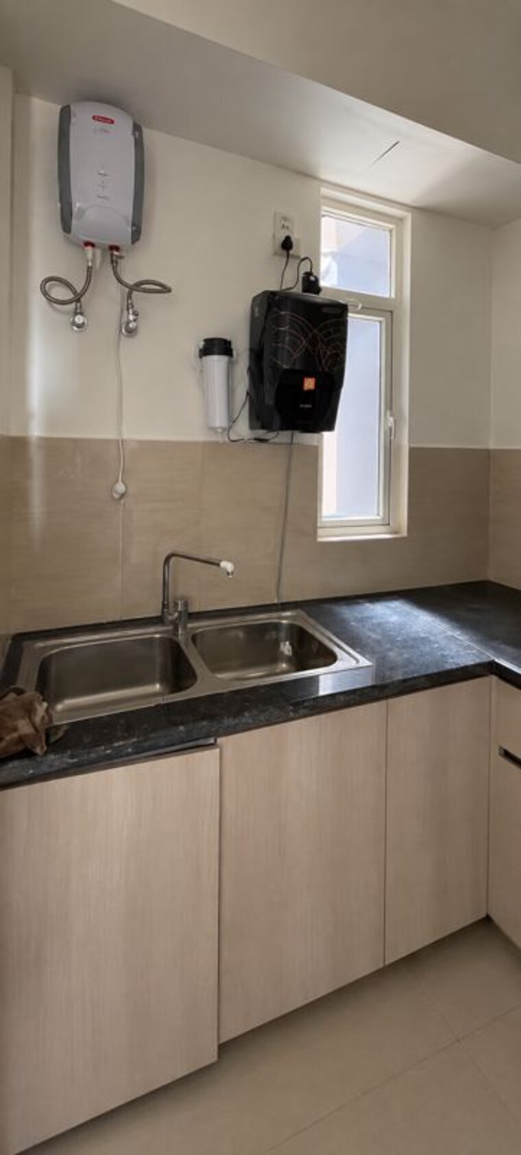 Kitchen, smart-world-orchard 3.5 Bedroom 1650 Sq.Ft. Apartment In Sector 61 Gurgaon 10719892