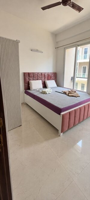 Bedroom in 3.5 BHK Apartment at Smart World Orchard, Sector 61 – for Sale