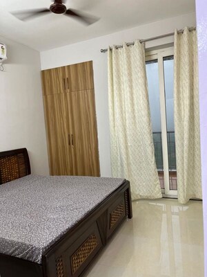 Room in 2 BHK Apartment at Supertech Hues, Sector 68 – for Rent