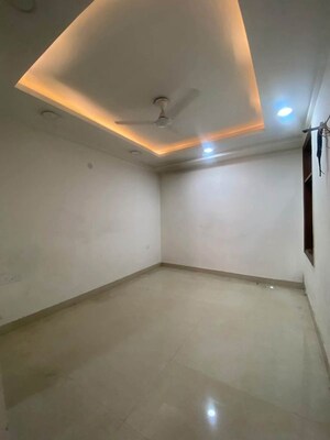 Room in 3 BHK Apartment at Chattarpur – for Rent