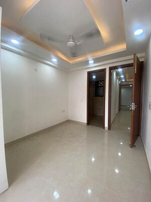 Room in 3 BHK Apartment at Chattarpur – for Rent