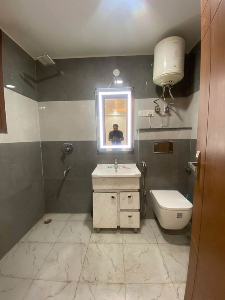 Bathroom, chattarpur 3 Bedroom 1350 Sq.Ft. Apartment In Chattarpur Delhi 10719931