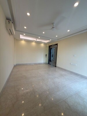 Room in 3 BHK Builder Floor at Greater Kailash – for Rent