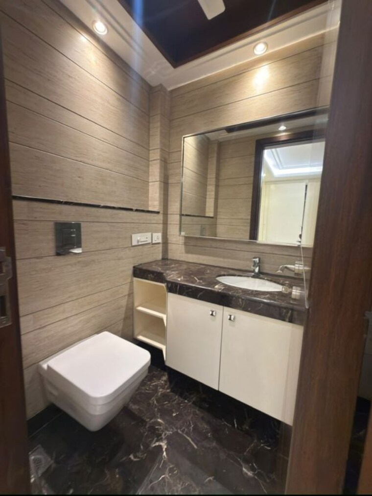 Bathroom, greater kailash 3 Bedroom 1800 Sq.Ft. Builder Floor In Greater Kailash Delhi 10719935