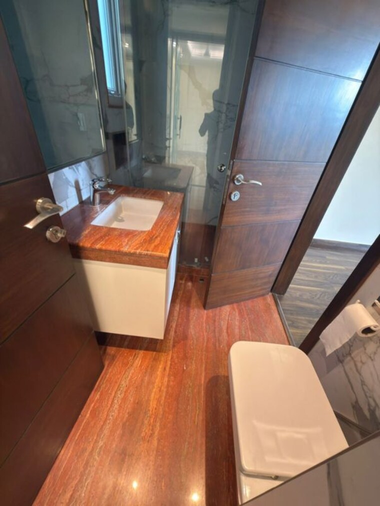 Bathroom, greater kailash 3 Bedroom 1800 Sq.Ft. Builder Floor In Greater Kailash Delhi 10719935