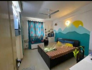 Room in 3 BHK Apartment at Jewel Apartment, Hazratganj – for Rent