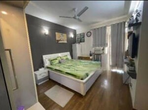 Room in 3 BHK Apartment at Jewel Apartment, Hazratganj – for Rent