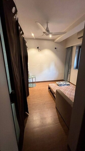 2 BHK +  860 Sq.Ft. Apartment in Rustomjee Paramount