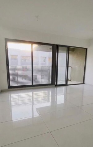 Room in 2 BHK Apartment at Dosti Eastern Bay, Wadala – for Rent