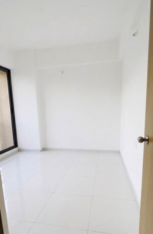 Room in 2 BHK Apartment at Dosti Eastern Bay, Wadala – for Rent