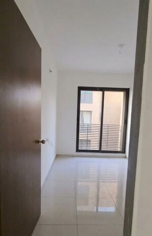 Room in 2 BHK Apartment at Dosti Eastern Bay, Wadala – for Rent