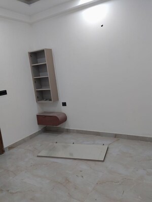 Room in 3 BHK Builder Floor at Girdharpur Sunarasi – for Sale