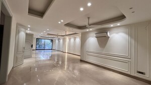 Room in 6+ BHK Builder Floor at Safdarjung Enclave – for Sale