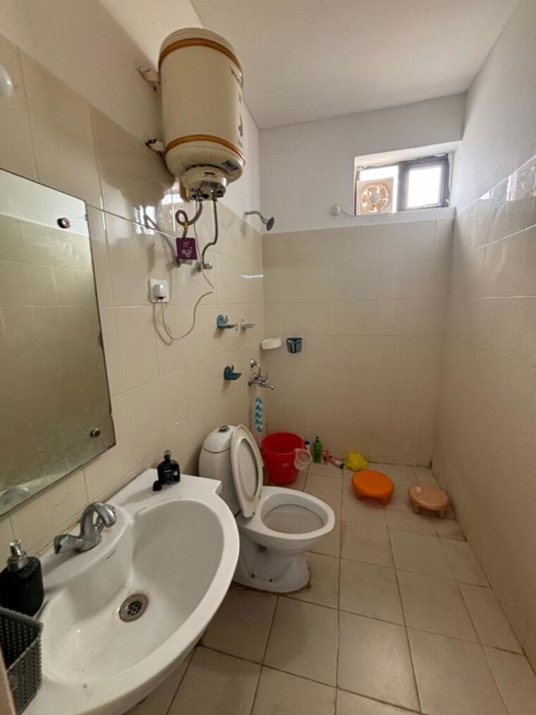 Bathroom, vatika-primrose-floors 3 Bedroom 1267 Sq.Ft. Builder Floor In Sector 82 Gurgaon 10719988