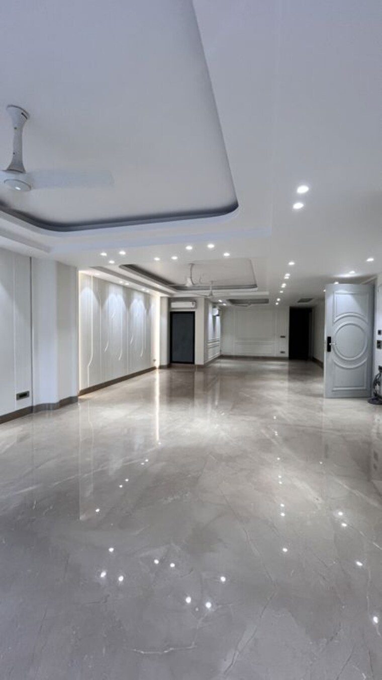 Living Room, east of kailash 4 Bedroom 300 Sq.Yd. Builder Floor In East Of Kailash Delhi 10345680