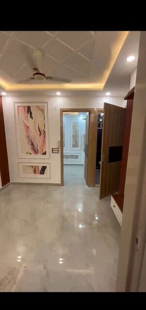 Room in 2 BHK Builder Floor at Dwarka Mor – for Sale
