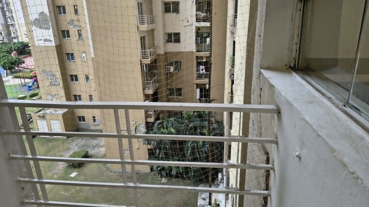 Balcony, paras-tierea 2 Bedroom 825 Sq.Ft. Apartment In Sector 137 Noida 10720009