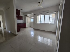 Room in 2 BHK Apartment at Mantri Webcity, Hennur Road – for Rent