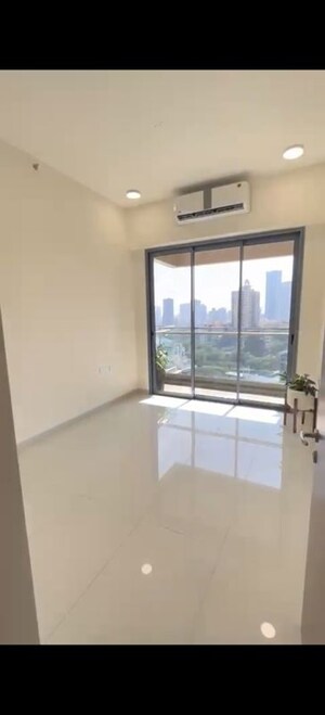Room in 2 BHK Apartment at Prestige Siesta, Mulund West – for Sale