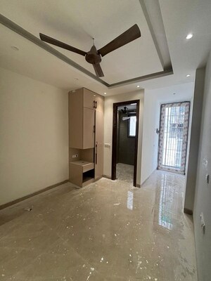 Room in 3 BHK Apartment at Saket – for Rent