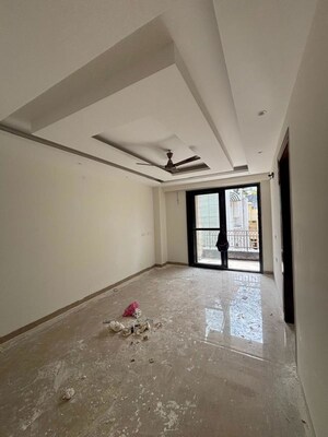 Room in 3 BHK Apartment at Saket – for Rent