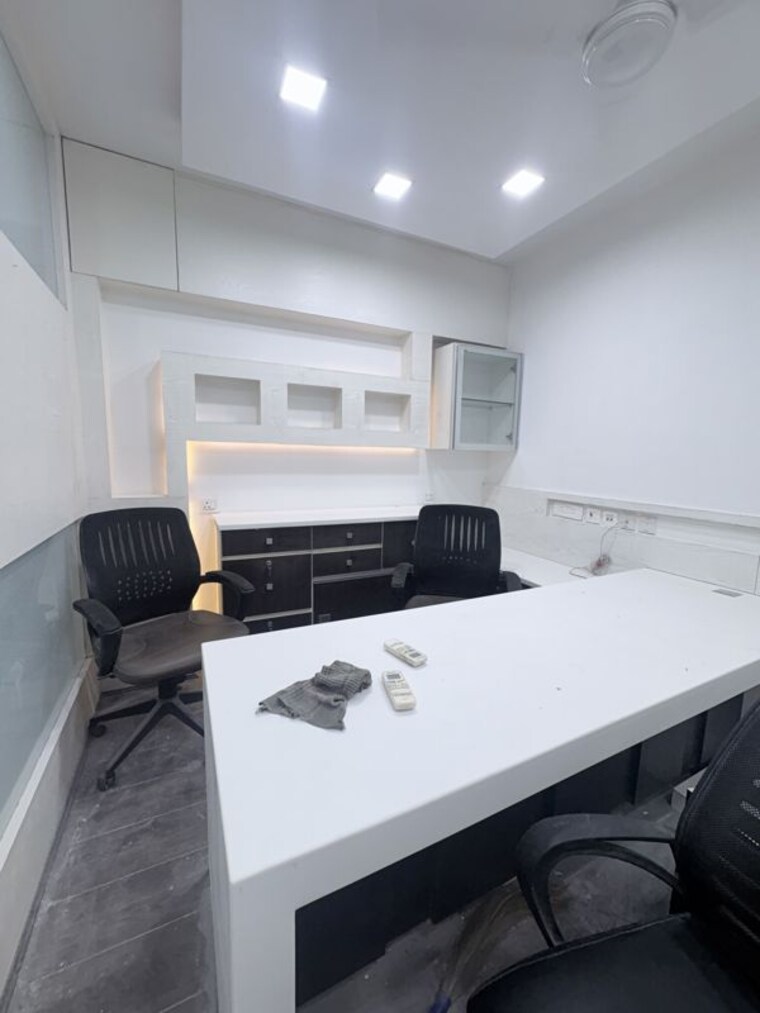 Team Area, netaji subhash place Commercial Office Space 500 Sq.Ft. In Netaji Subhash Place Delhi 10543624
