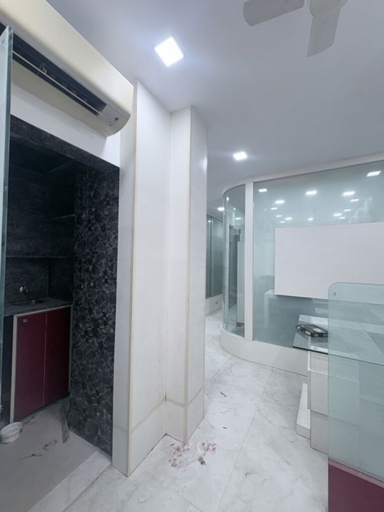 Team Area, netaji subhash place Commercial Office Space 500 Sq.Ft. In Netaji Subhash Place Delhi 10543624