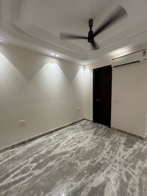 Room in 3 BHK Apartment at Saket – for Sale