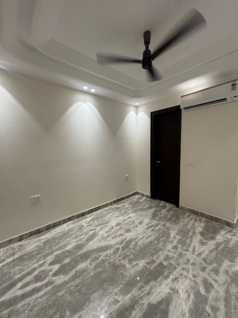 Room, saket 3 Bedroom 200 Sq.Ft. Apartment In Saket Delhi 10720023