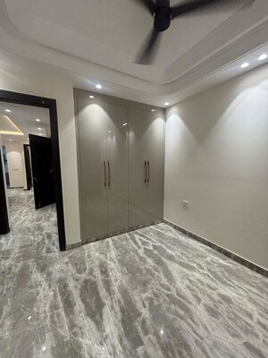 Room in 3 BHK Apartment at Saket – for Sale