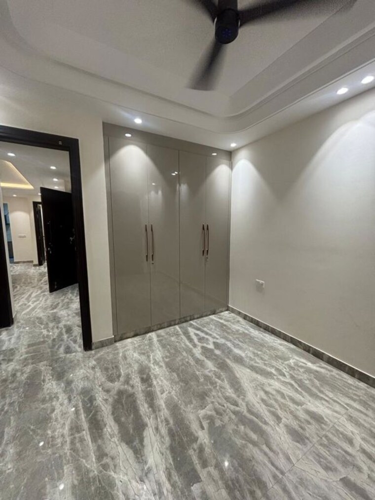 Room, saket 3 Bedroom 200 Sq.Ft. Apartment In Saket Delhi 10720023