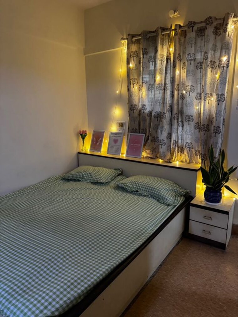 Bedroom, lokhandwala complex Pg For Girls In Lokhandwala Complex 10720154