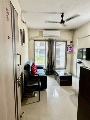 Team Area in 1 BHK Apartment at Borivali West – for Rent