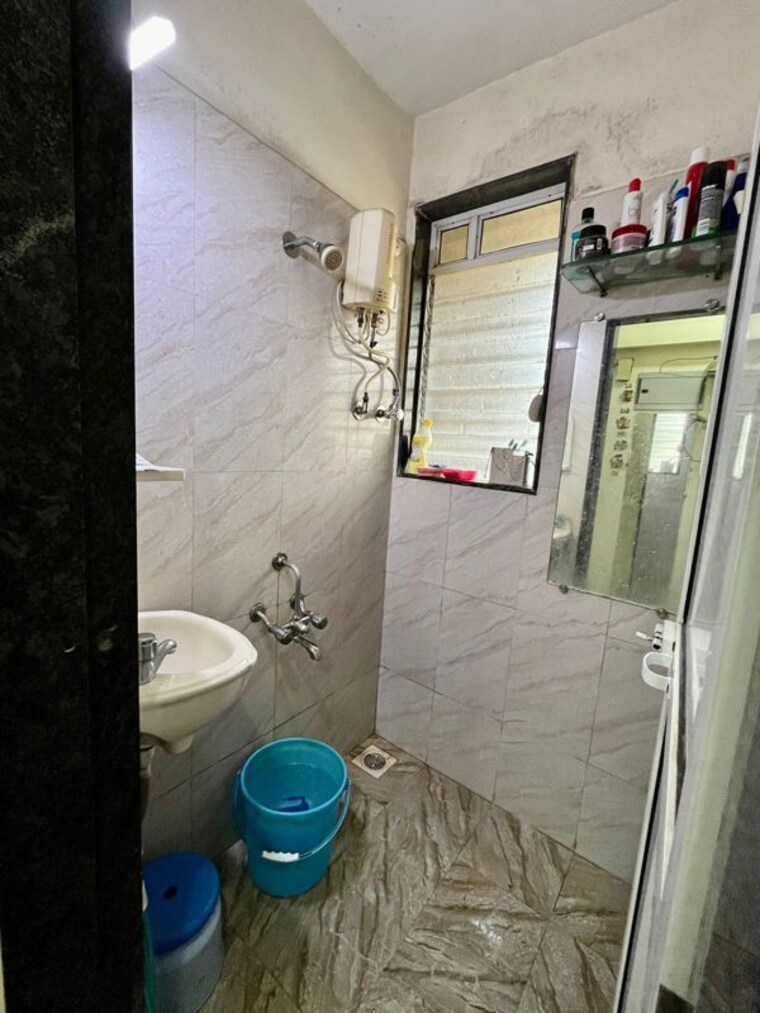 Bathroom, borivali west 1 Bedroom 450 Sq.Ft. Apartment In Borivali West Mumbai 10720155