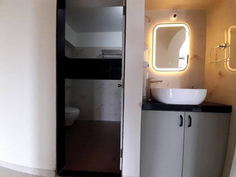 Bathroom, unnat nagar 2 Bedroom 770 Sq.Ft. Apartment In Unnat Nagar Mumbai 10720163