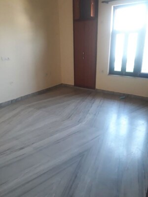 Room in 2 BHK Independent House at Sector 14 – for Rent