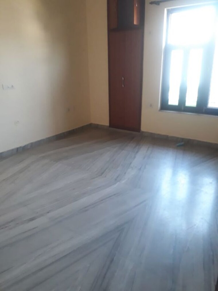 Room, sector 14 2 Bedroom 1556 Sq.Ft. Independent House In Sector 14 Gurgaon 10720202
