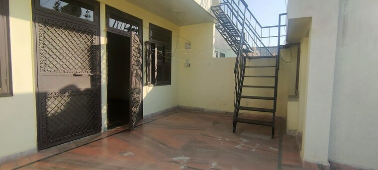 Room, sector 14 2 Bedroom 1249 Sq.Ft. Builder Floor In Sector 14 Gurgaon 10720218